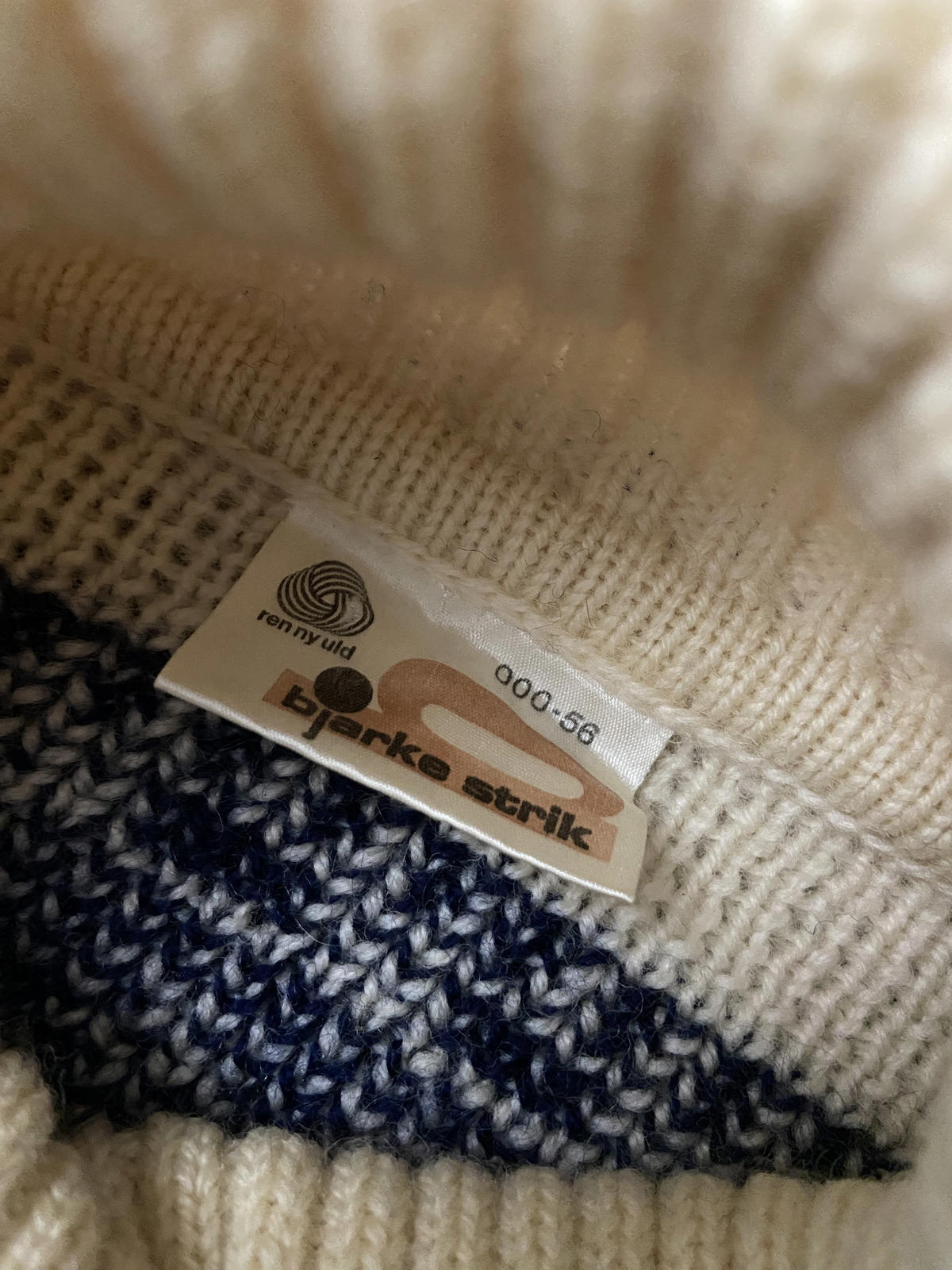 Vintage 1970s Cream & Navy Turtleneck Nordic Jumper
