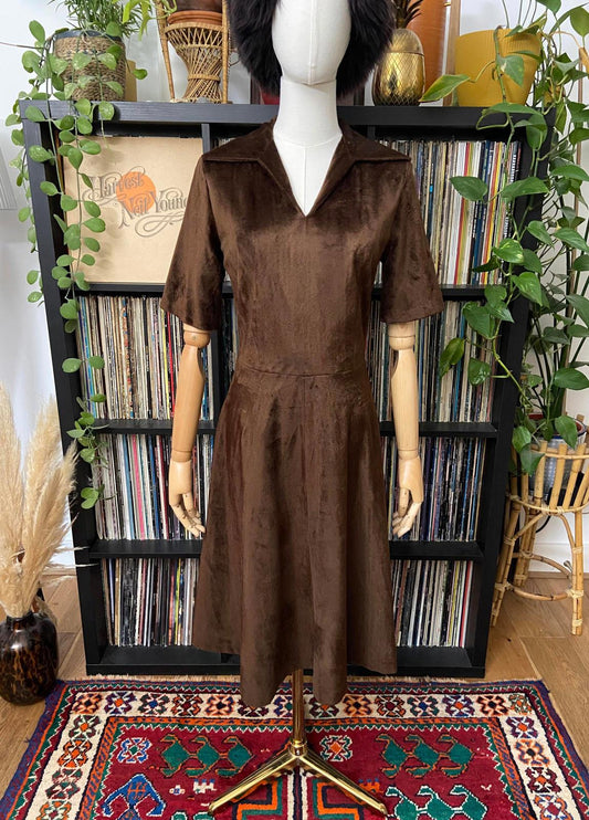 Vintage 1970s Brown Dagger Collar Dress