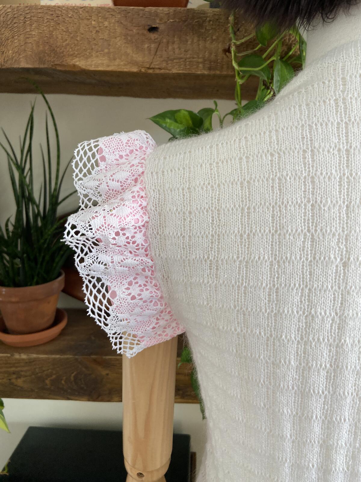Vintage 1980s White Pink Lace Trim Knit Top