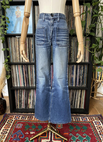 Vintage 90s Patch Pocket Flared Levi Jeans W29