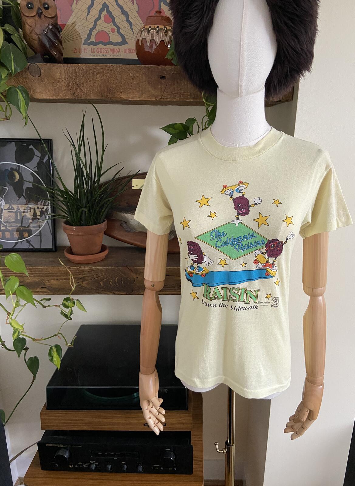 Vintage 1980s California Raisins Down The Sidewalk T-Shirt