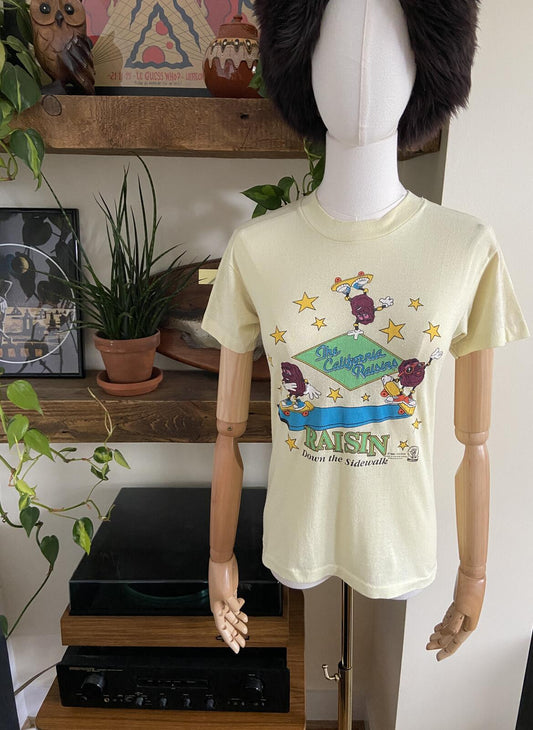 Vintage 1980s California Raisins Down The Sidewalk T-Shirt