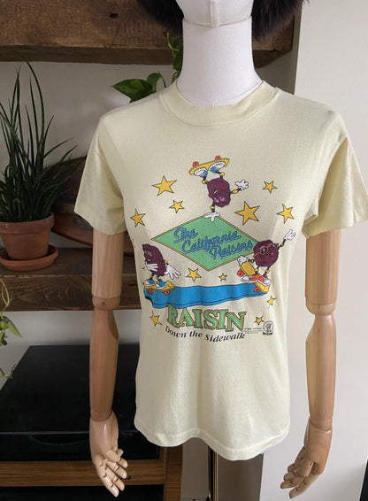 Vintage 1980s California Raisins Down The Sidewalk T-Shirt