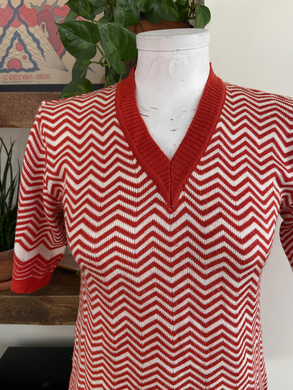 Vintage 1970s Red Zig Zag Short Sleeved Top