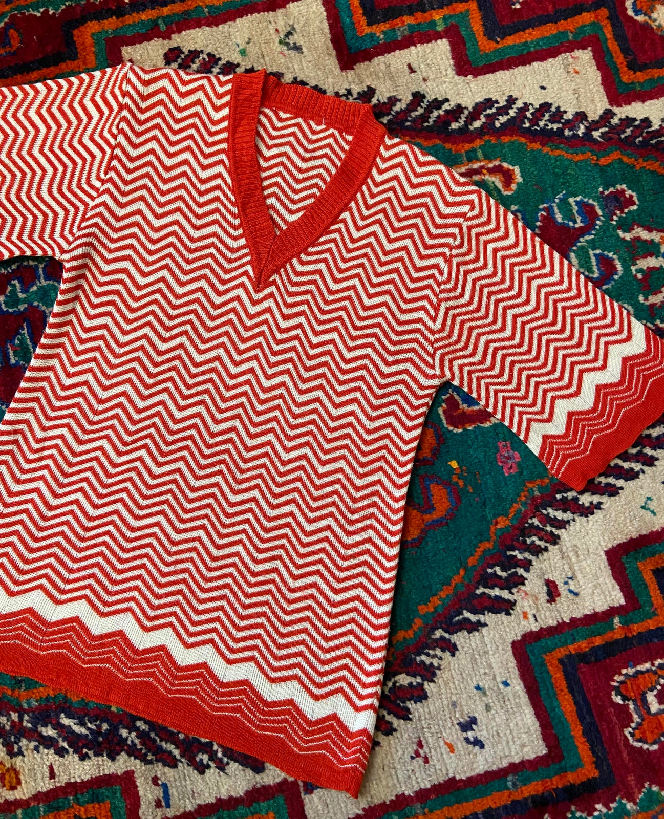 Vintage 1970s Red Zig Zag Short Sleeved Top