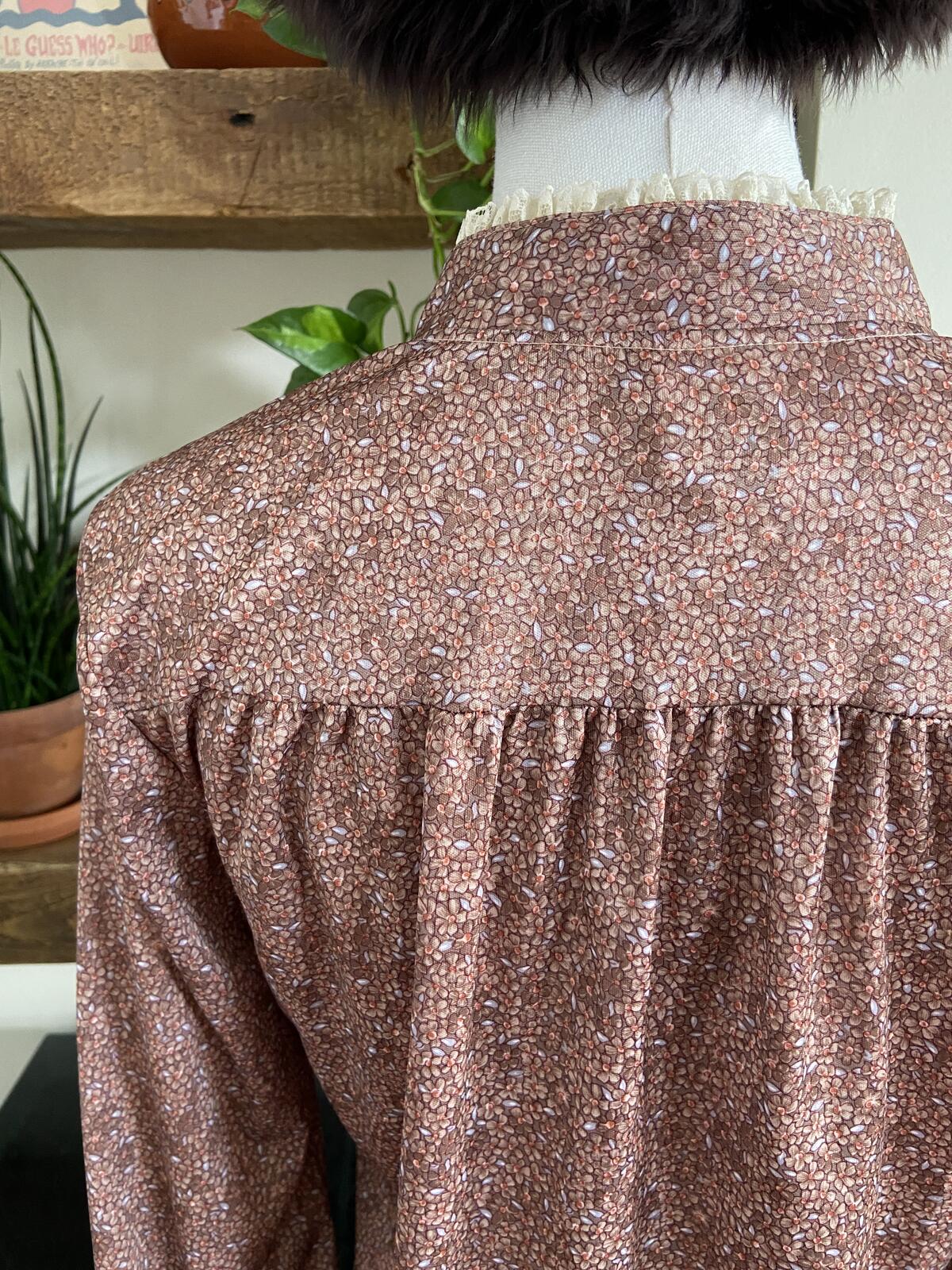 Vintage 1970s Purple Floral Lace Trim Shirt