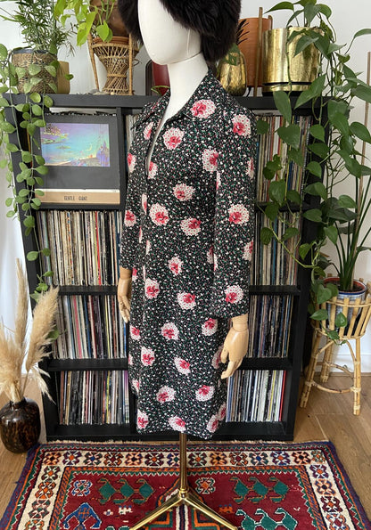Vintage 1970s Dagger Collar Zip Up Dress