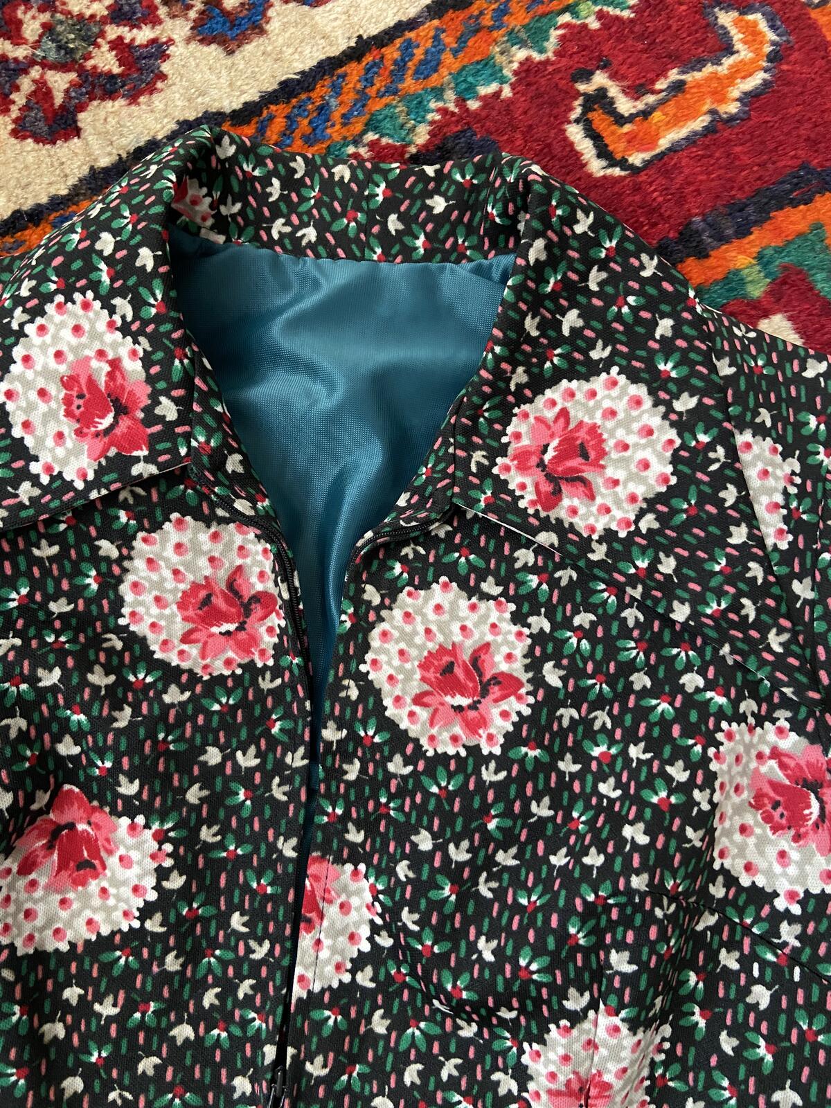 Vintage 1970s Dagger Collar Zip Up Dress