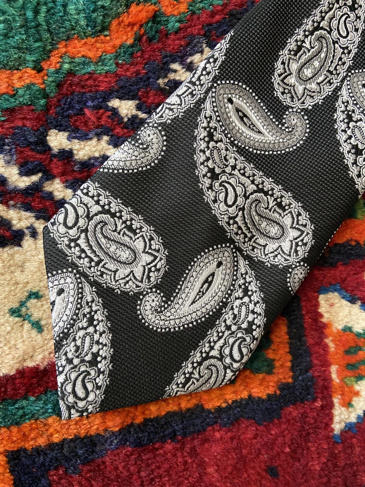 Vintage 1970s Black & Grey Paisley Woven Kipper Tie