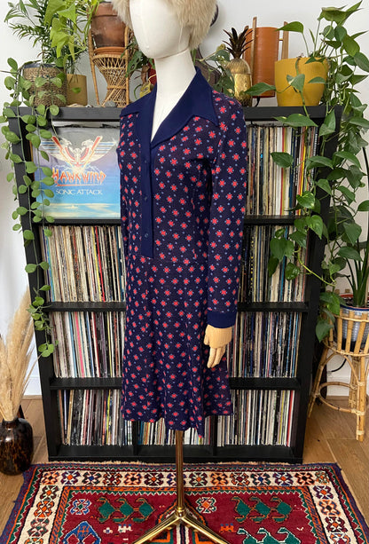 Vintage 1970s Navy Red Knit Dagger Collar Dress