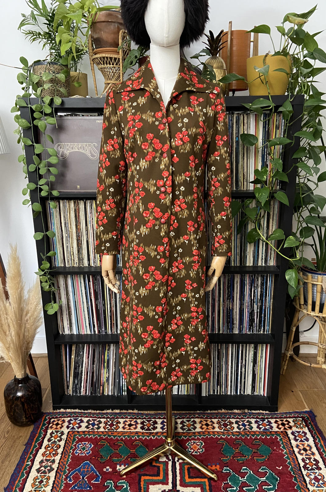 Vintage 1970s Brown Red Dagger Collar Dress