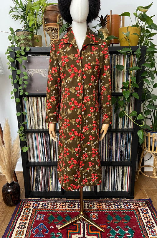 Vintage 1970s Brown Red Dagger Collar Dress