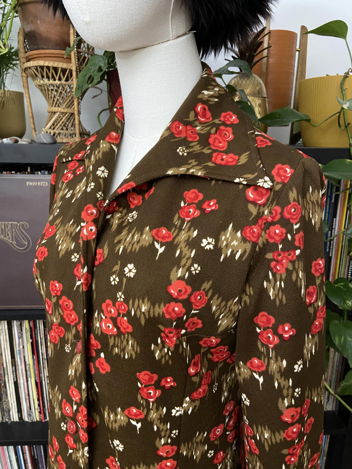 Vintage 1970s Brown Red Dagger Collar Dress