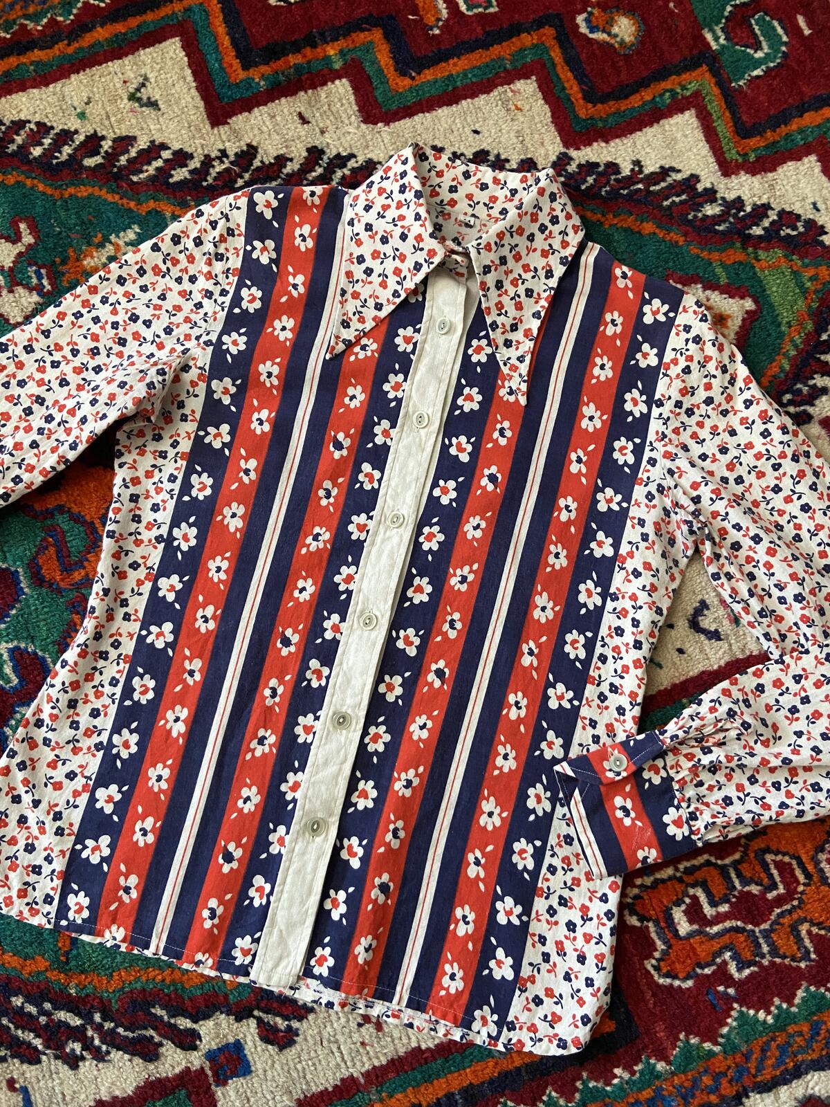 Vintage 1970s Floral Print Dagger Collar Shirt
