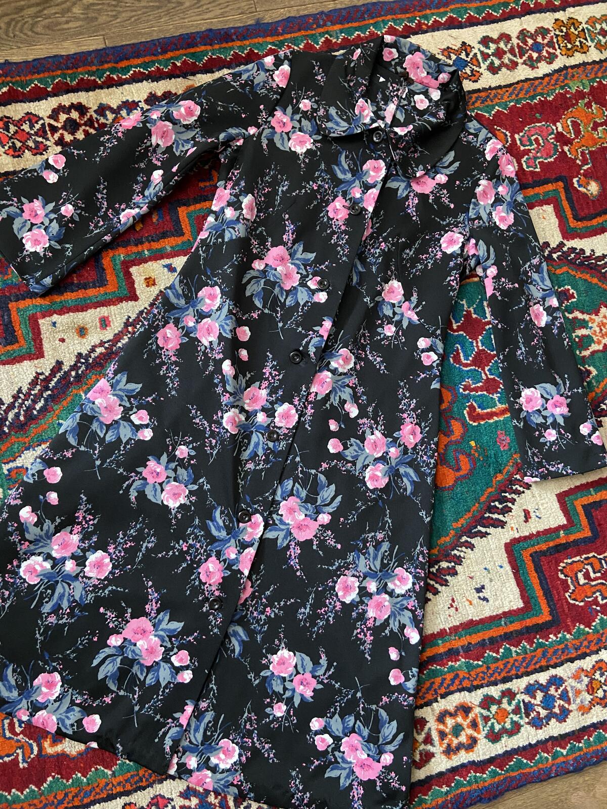 Vintage 1960s Black Pink Print Housecoat
