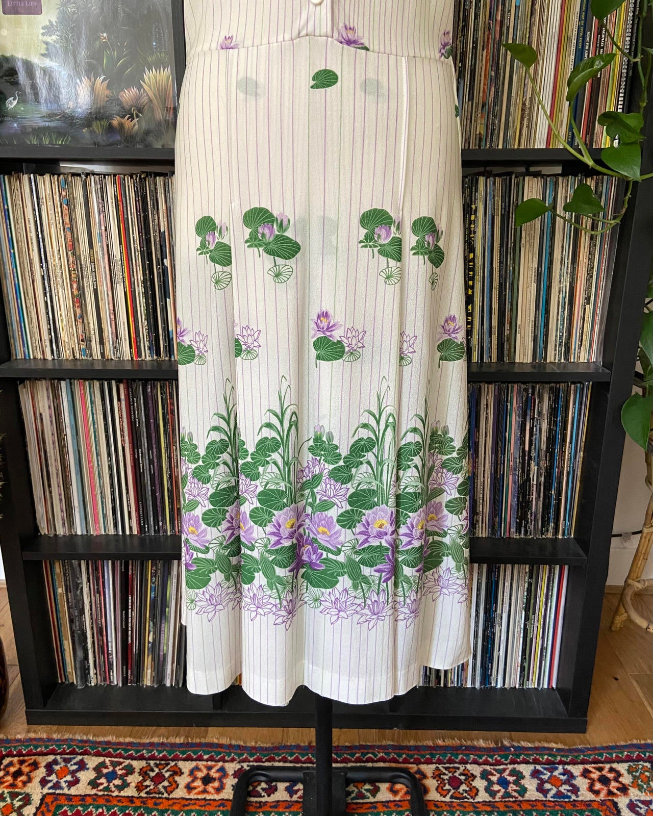 Vintage 1970s Dagger Collar Italian Lily Print Dress