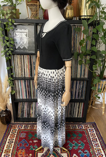 Vintage 1970s Black & White T-Shirt Dress