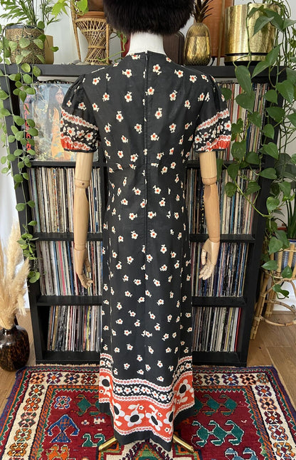 Vintage 1970s Flower Power Maxi Dress