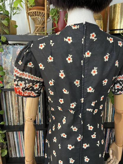 Vintage 1970s Flower Power Maxi Dress