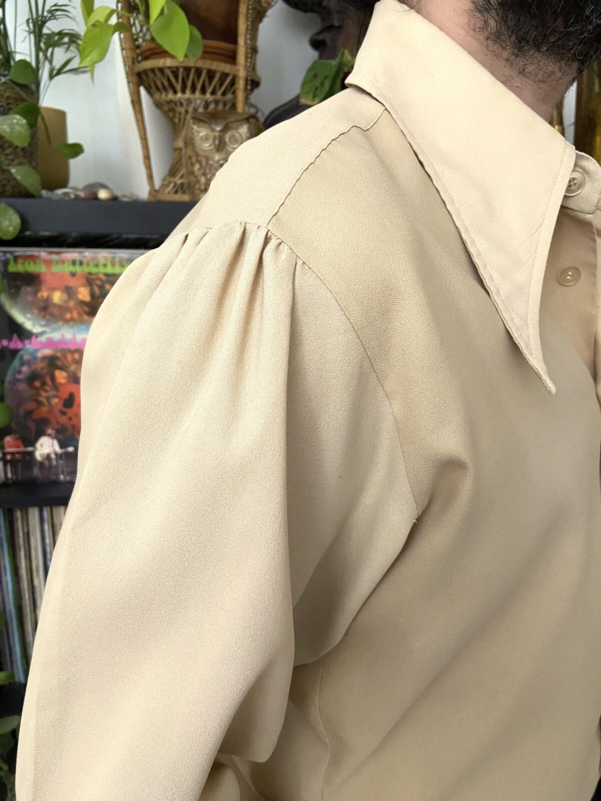 Vintage 1970s Beige Dagger Collar Shirt