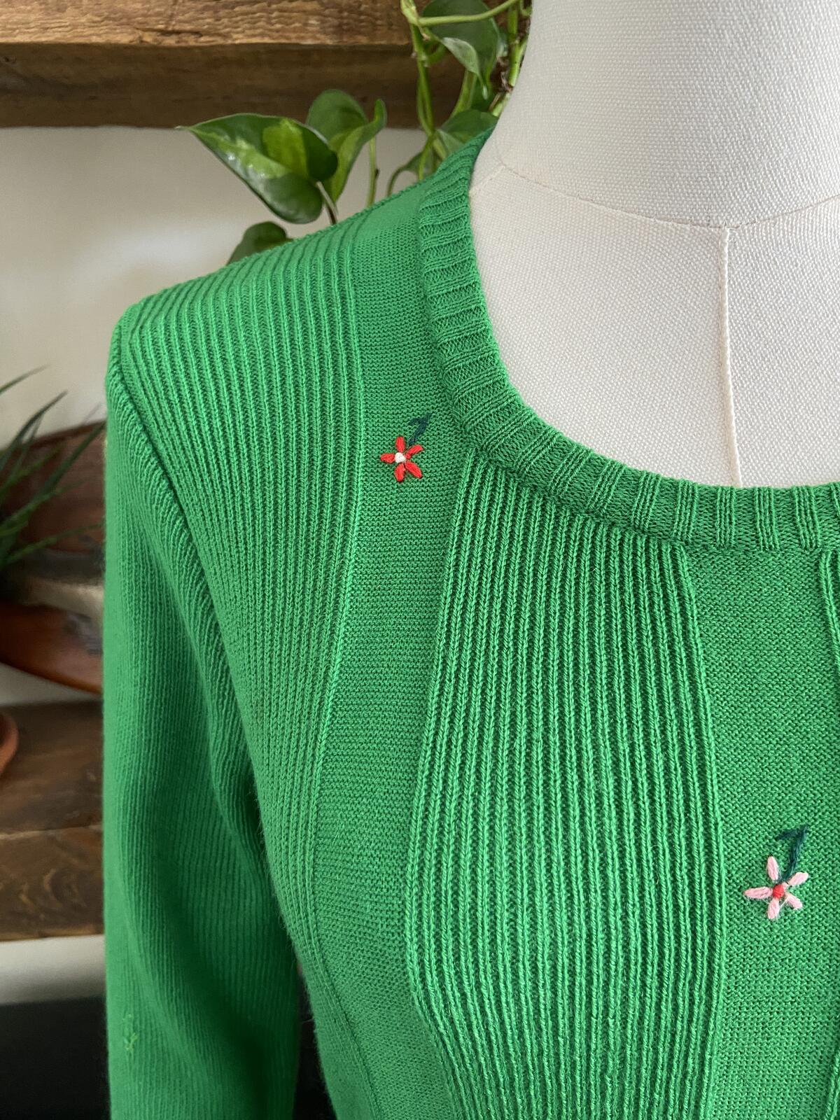 Vintage 1970s Green Long Sleeve Floral Embroidered Top