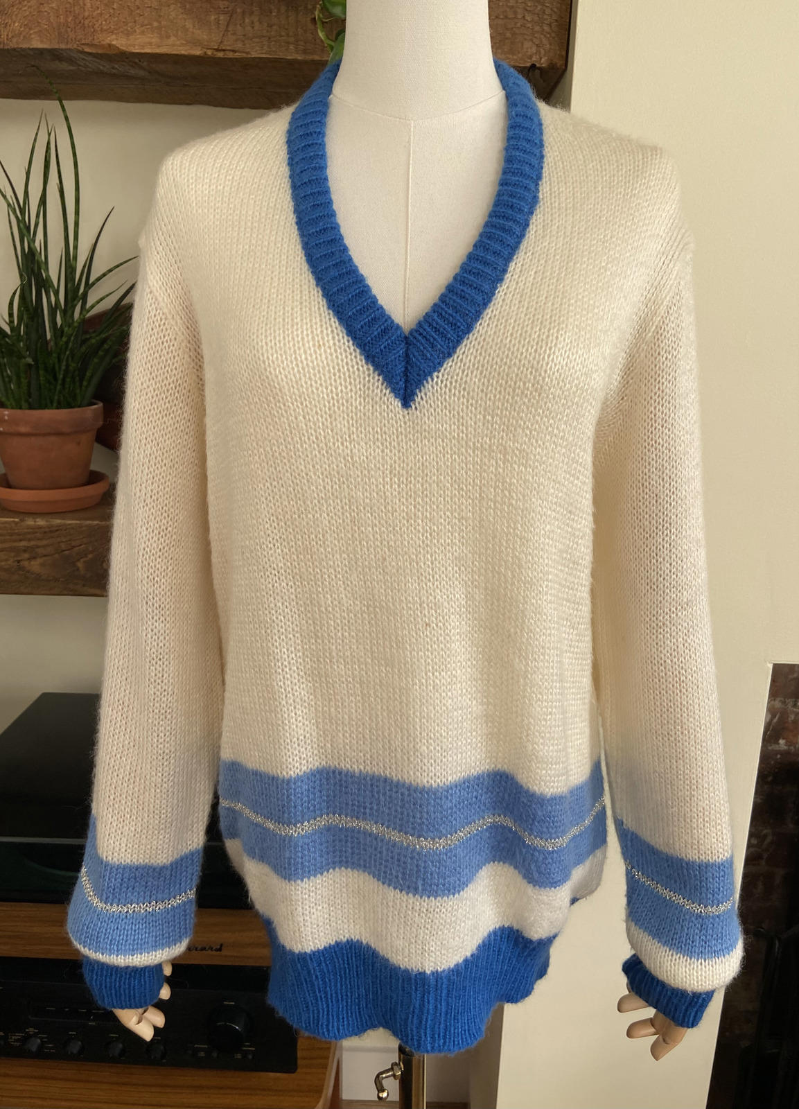 Vintage 1970s Cream Blue Silver V-Neck Jumper