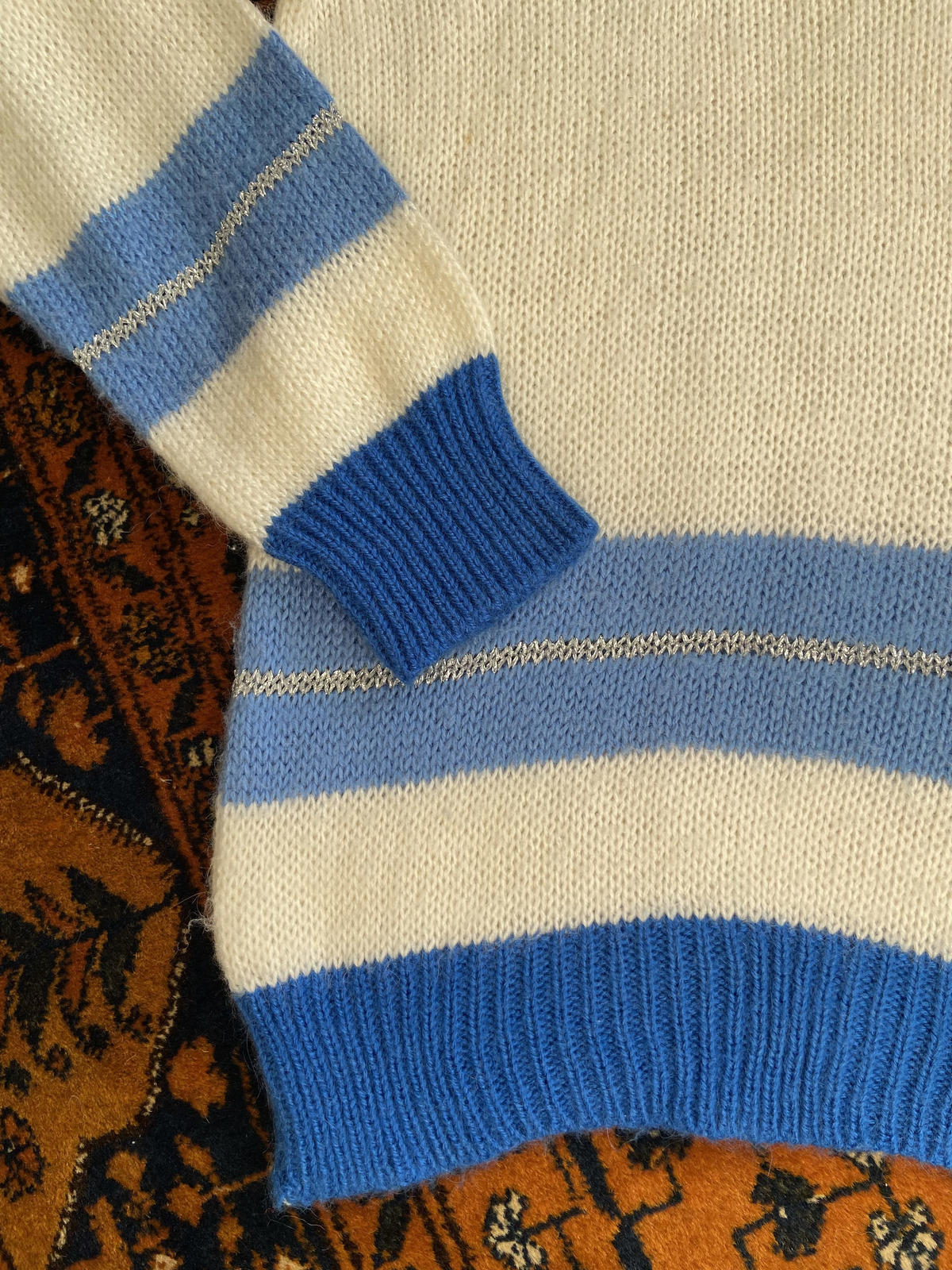 Vintage 1970s Cream Blue Silver V-Neck Jumper