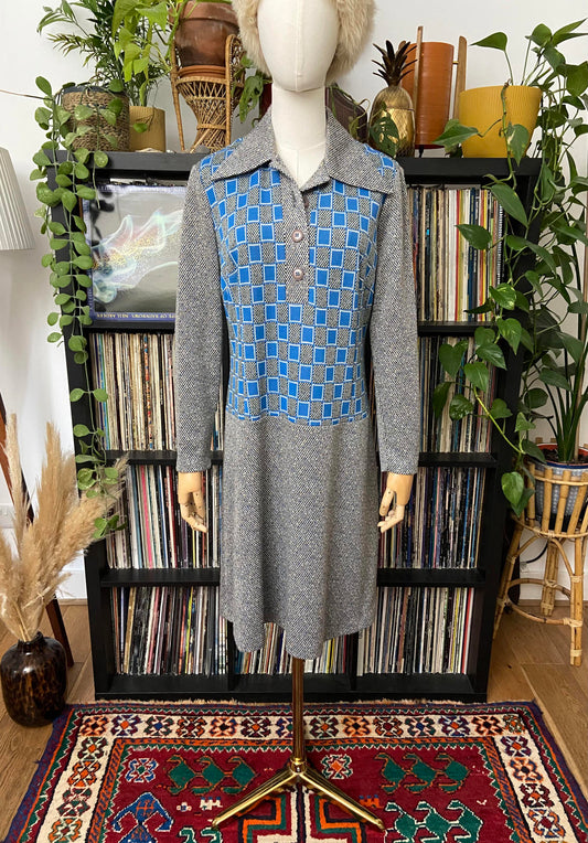 Vintage 1970s Blue Grey Knit Dagger Collar Dress