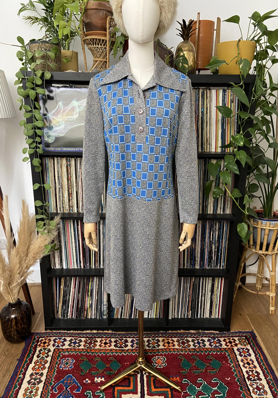Vintage 1970s Blue Grey Knit Dagger Collar Dress