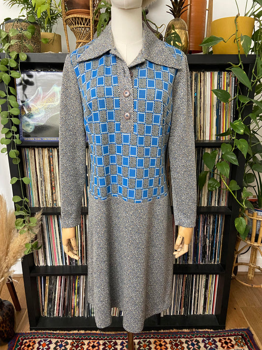 Vintage 1970s Blue Grey Knit Dagger Collar Dress