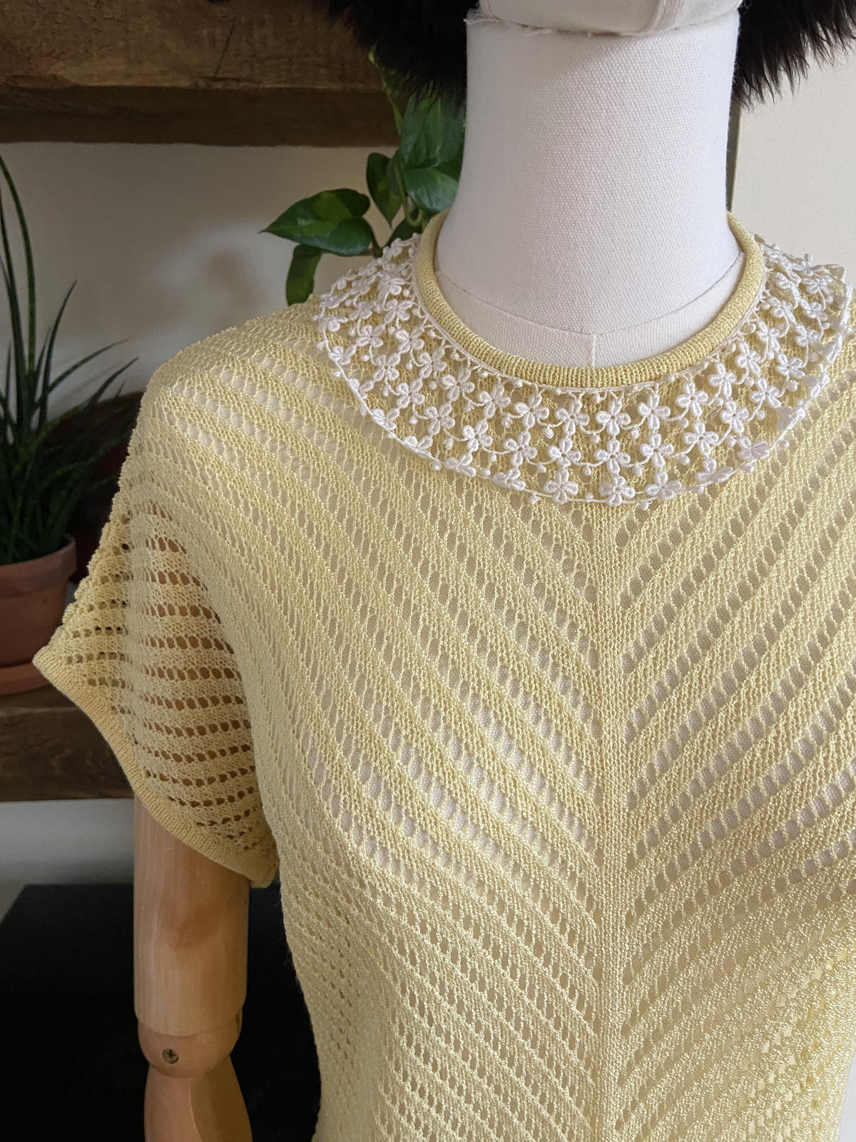 Vintage 1980s Lemon Crochet Collar Top