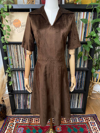 Vintage 1970s Brown Dagger Collar Dress