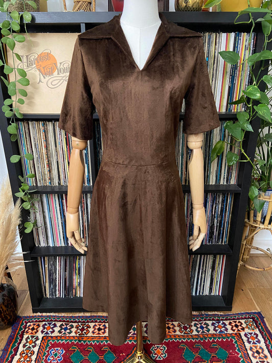 Vintage 1970s Brown Dagger Collar Dress