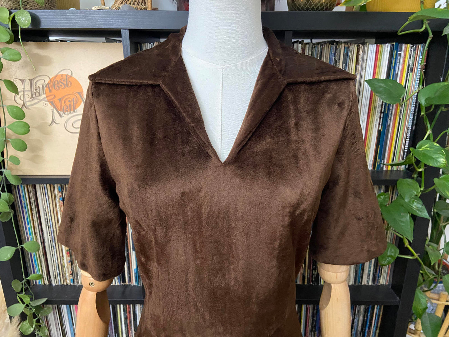 Vintage 1970s Brown Dagger Collar Dress