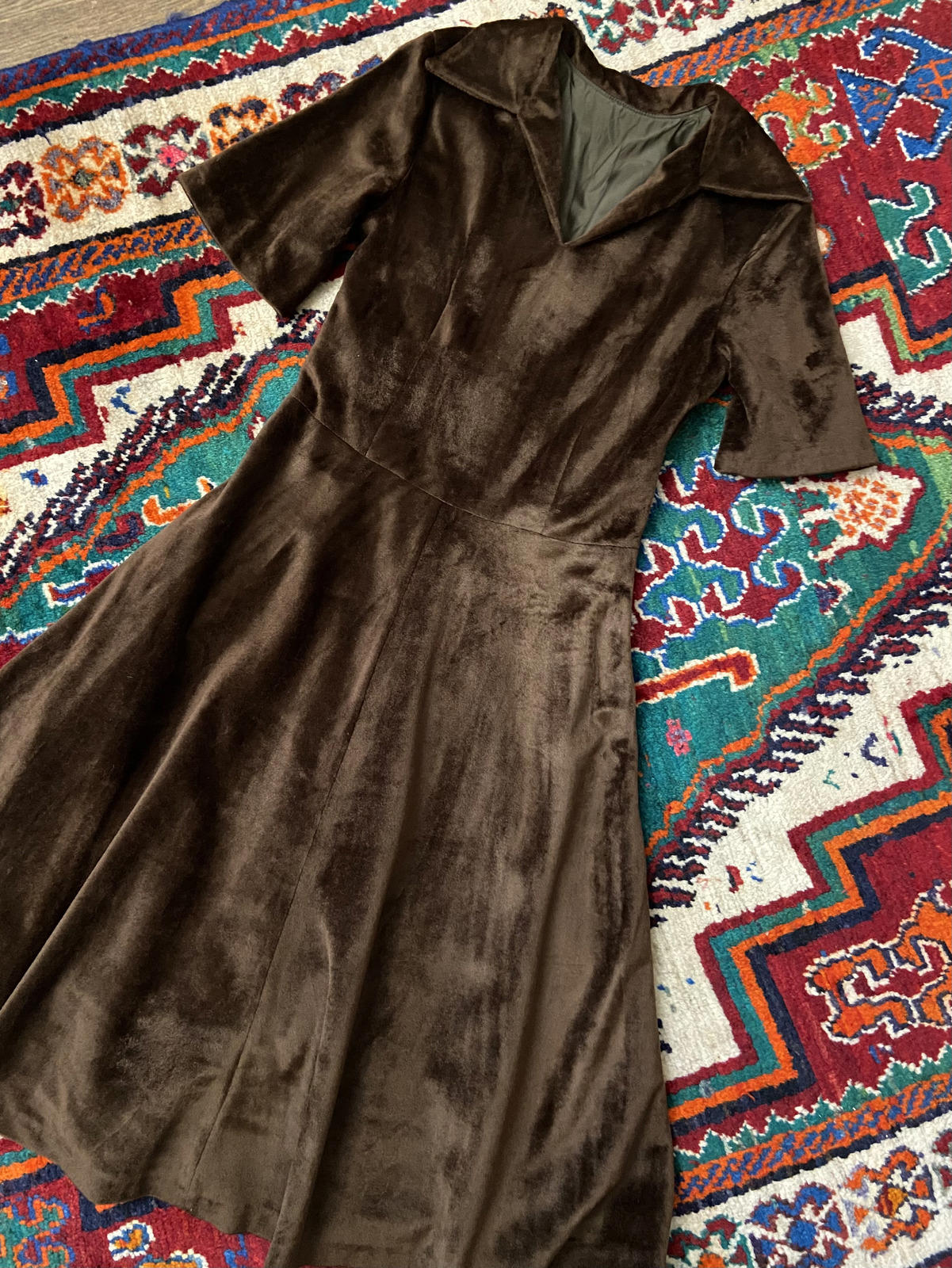 Vintage 1970s Brown Dagger Collar Dress