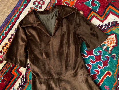 Vintage 1970s Brown Dagger Collar Dress