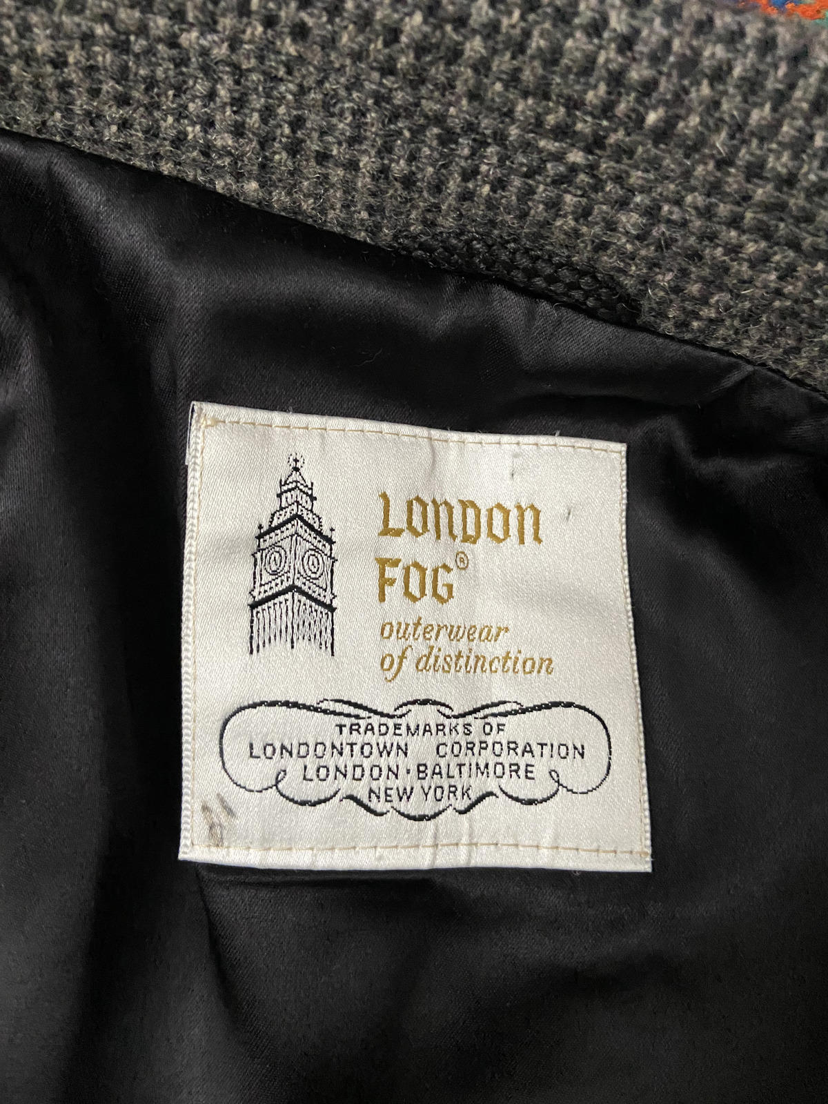 Vintage 1970s Grey Houndstooth Tweed Coat