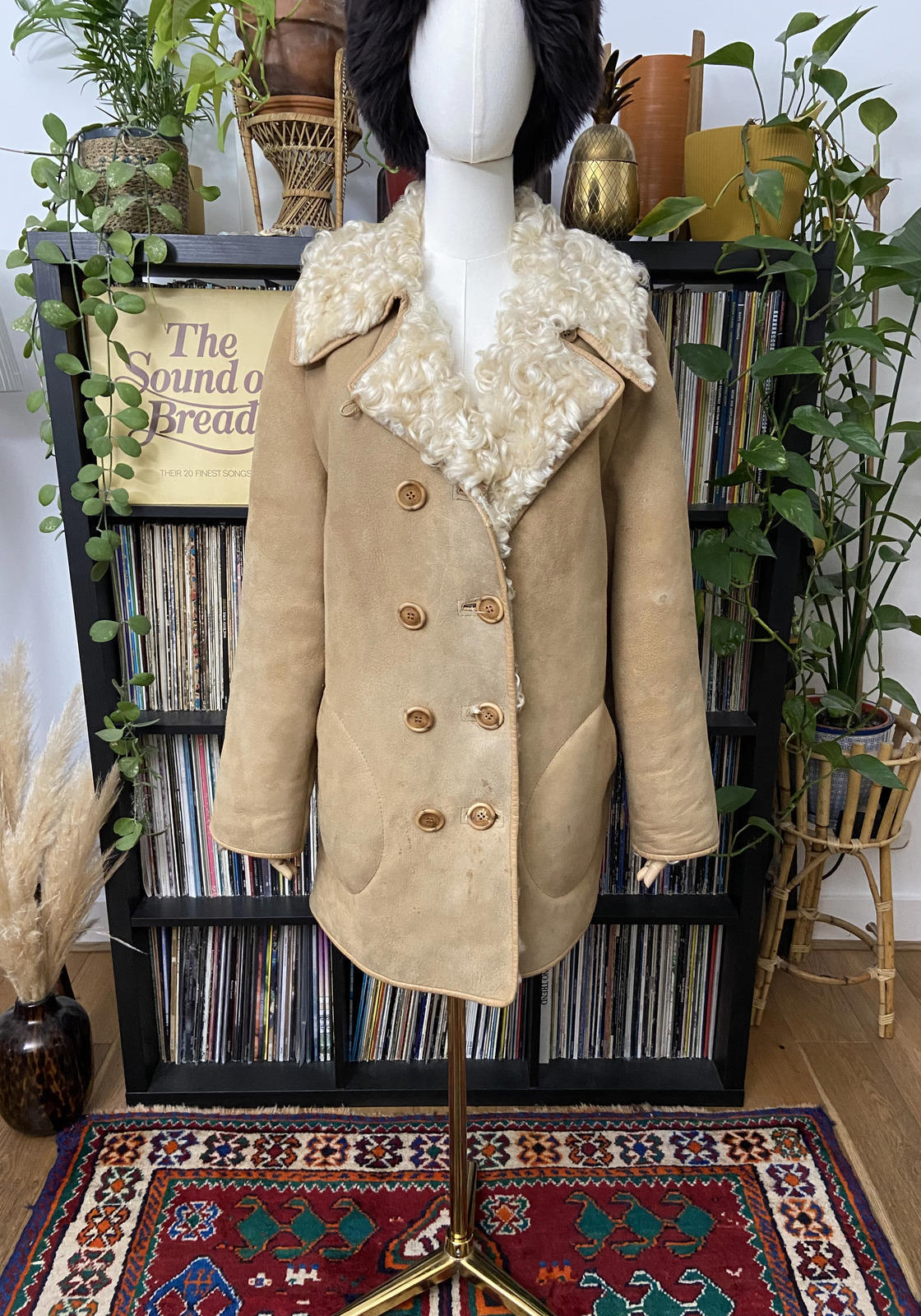 Vintage 1970s Beige Sheepskin Coat
