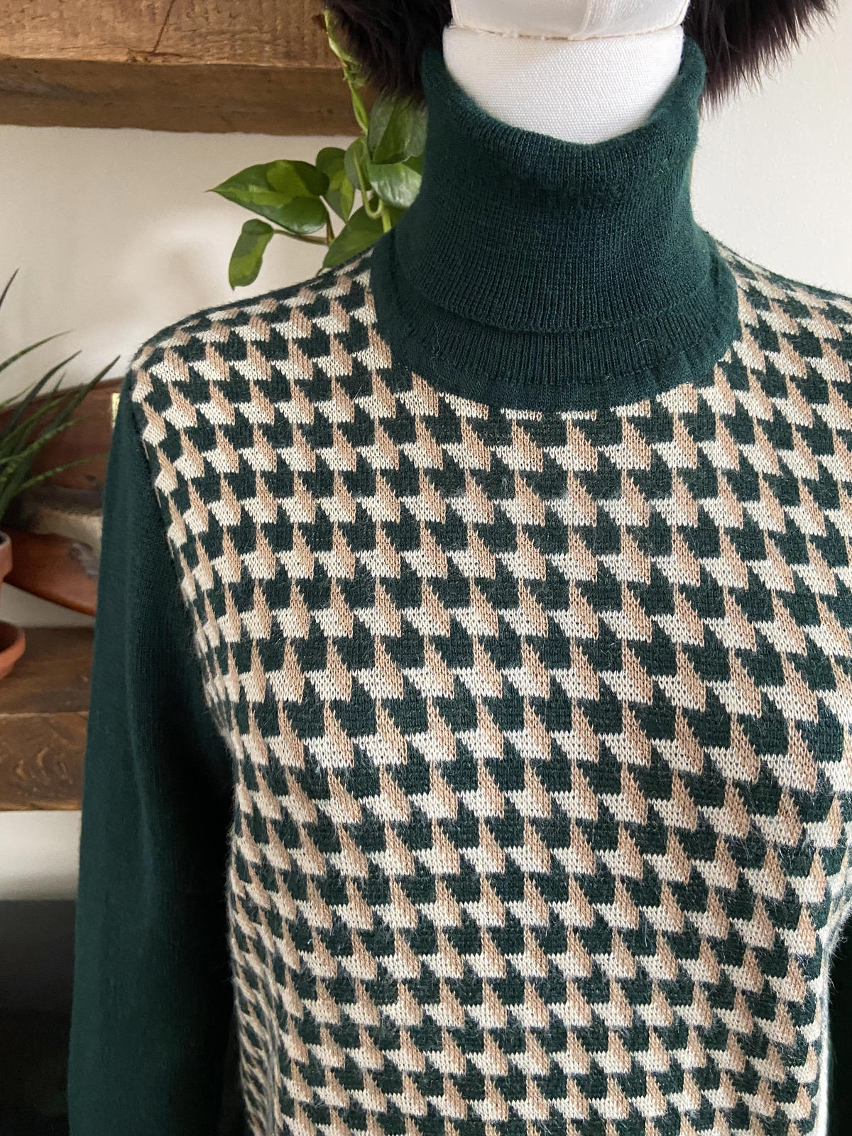 Vintage 1970s Green Houndstooth Turtleneck Jumper