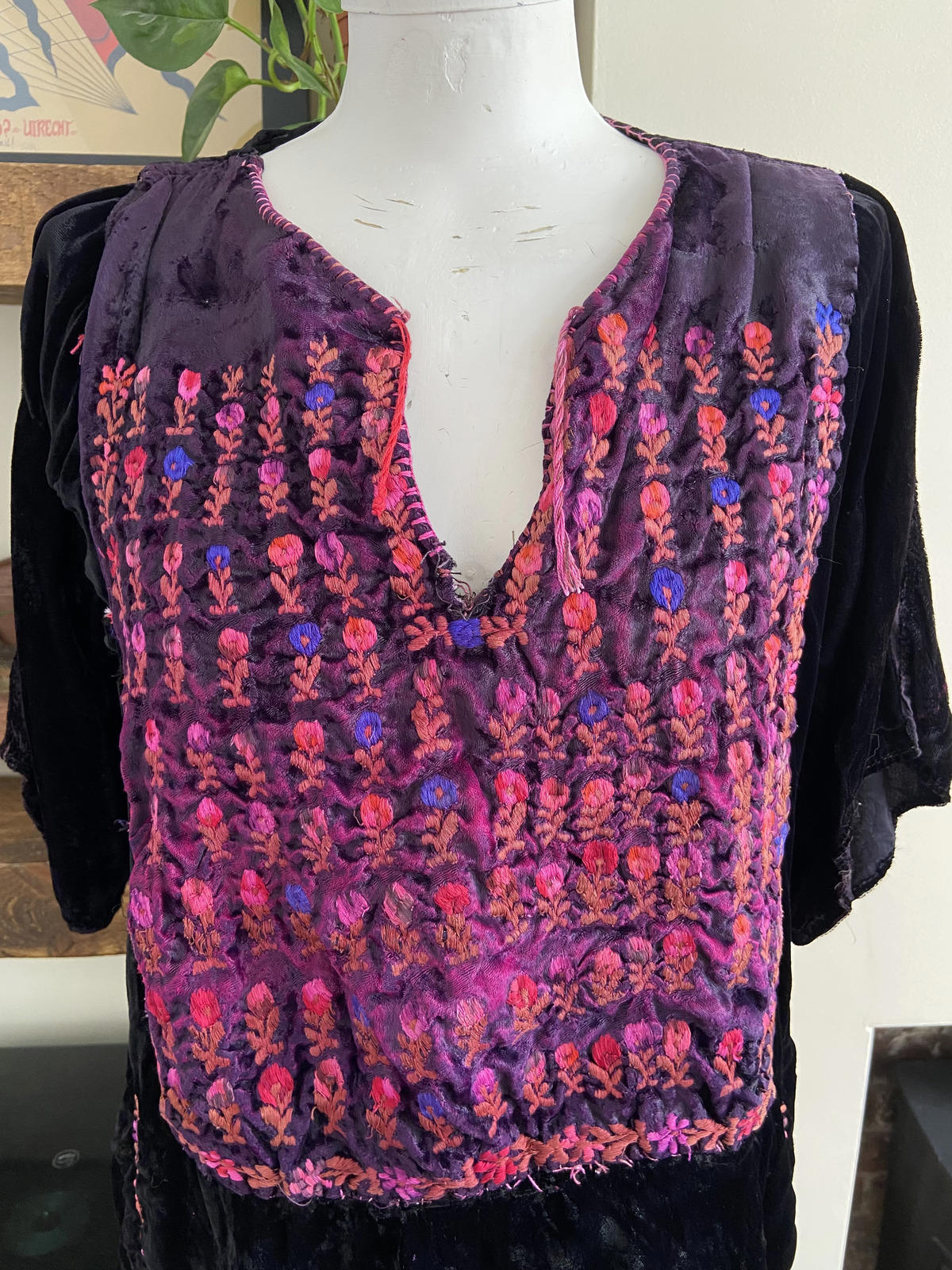 Vintage 1970s Black Velvet Embroidered Top