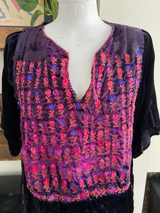 Vintage 1970s Black Velvet Embroidered Top