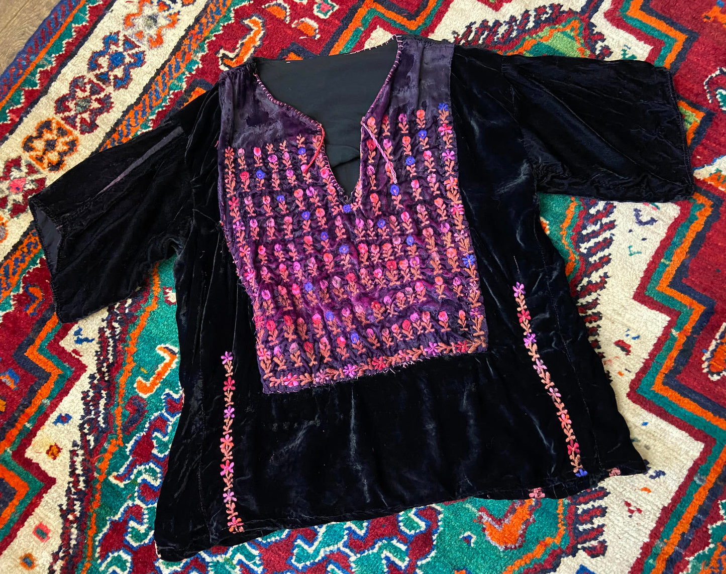 Vintage 1970s Black Velvet Embroidered Top