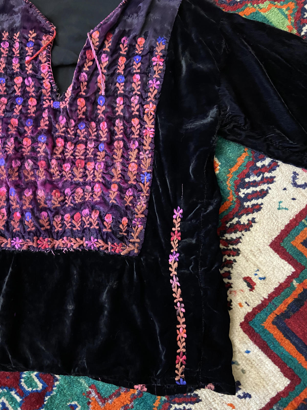 Vintage 1970s Black Velvet Embroidered Top