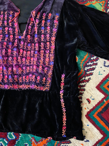 Vintage 1970s Black Velvet Embroidered Top