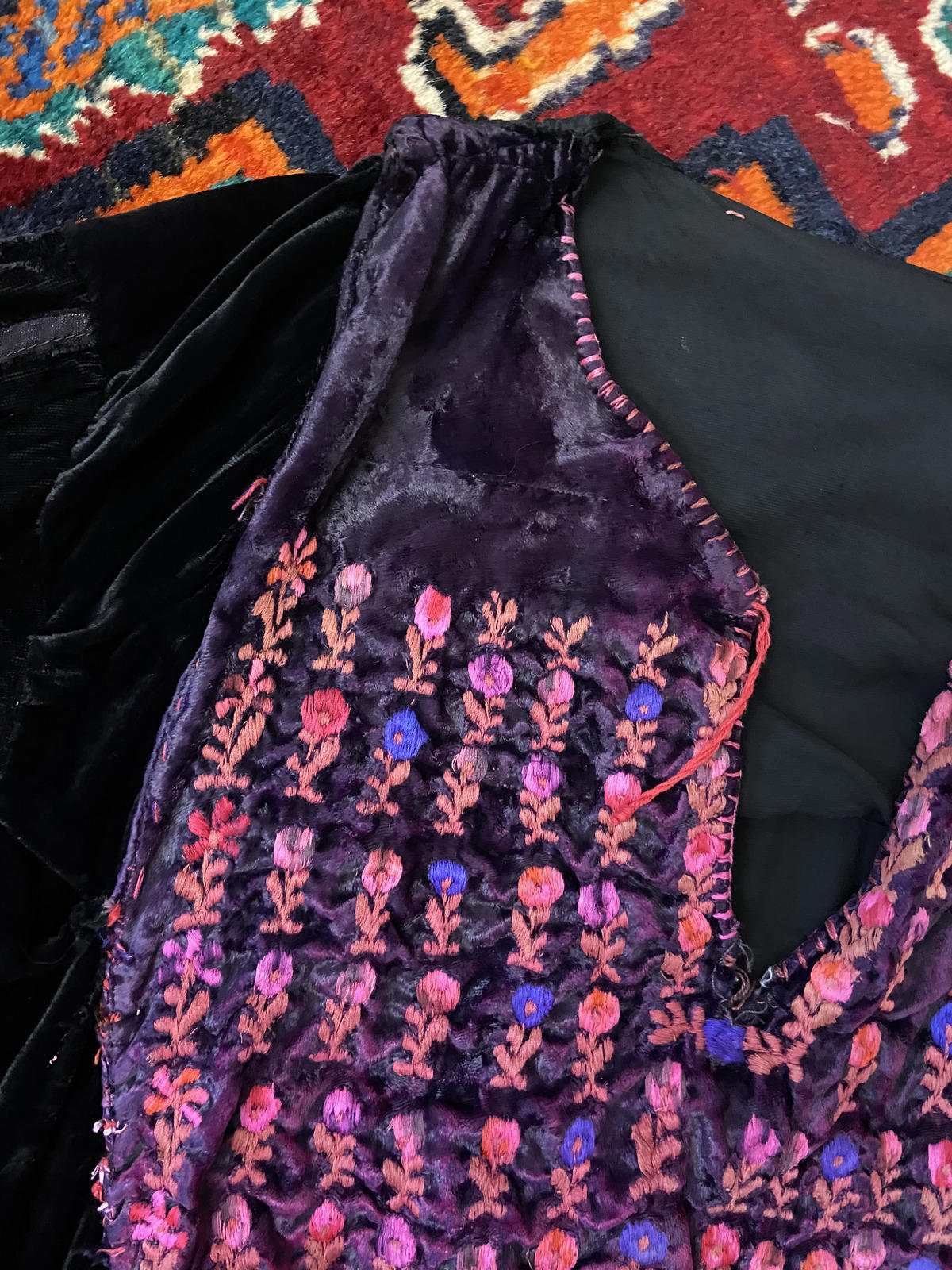 Vintage 1970s Black Velvet Embroidered Top