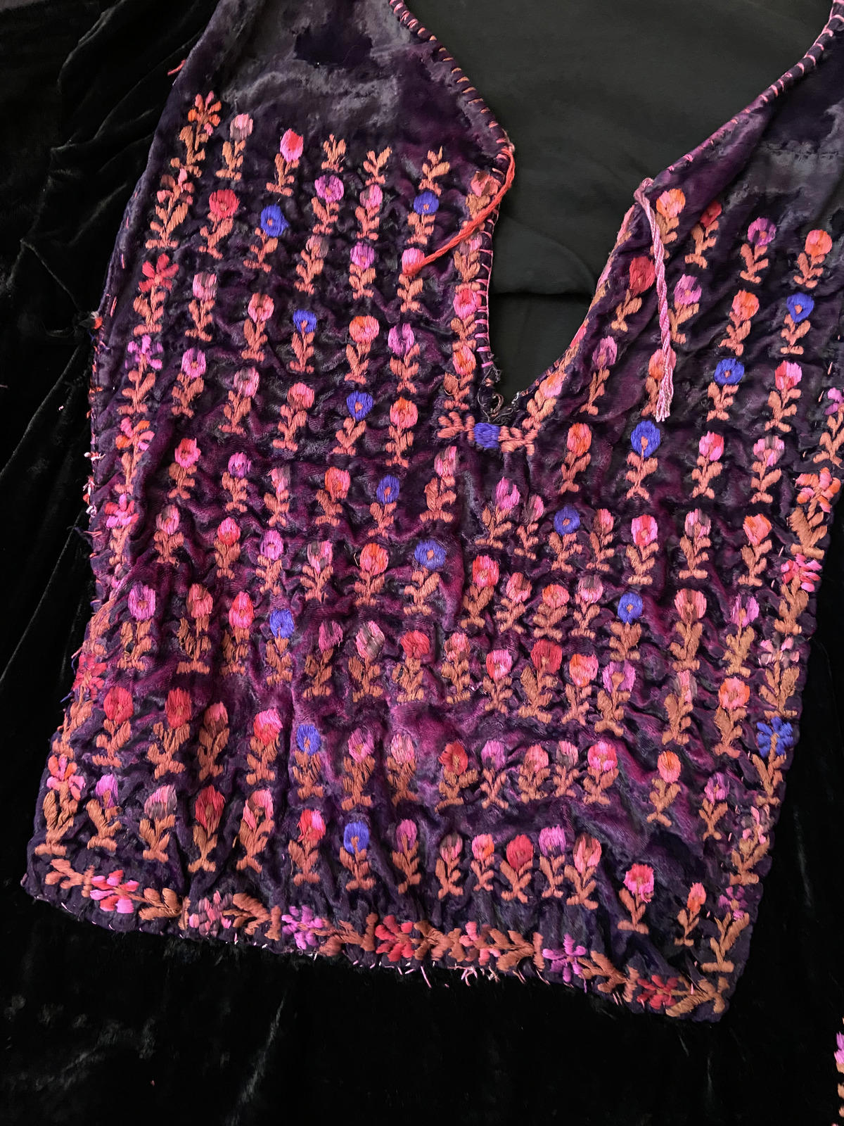 Vintage 1970s Black Velvet Embroidered Top