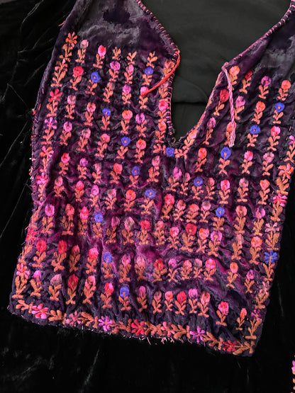 Vintage 1970s Black Velvet Embroidered Top