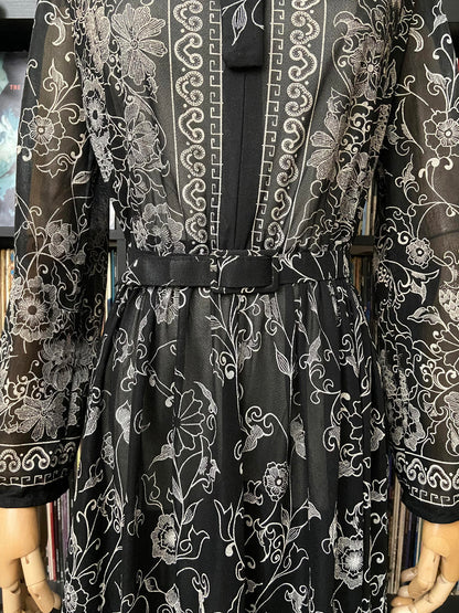 Vintage 1970s Black White Pussybow Dress