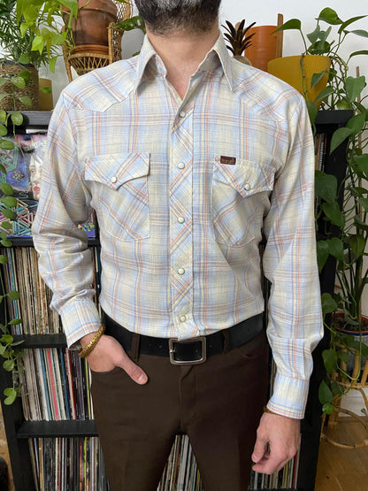 Vintage 1970s Pale Blue Rainbow Label Wrangler Western Shirt