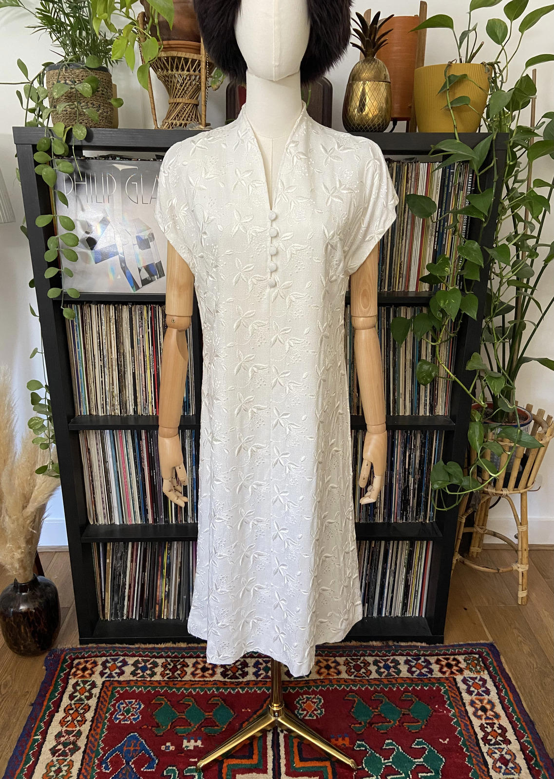 Vintage White Embroidered Qipao Dress